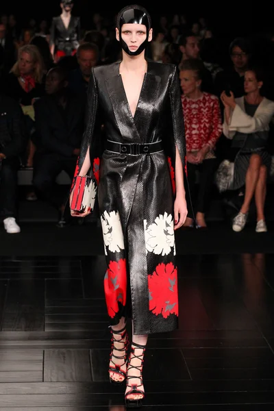 Look 14